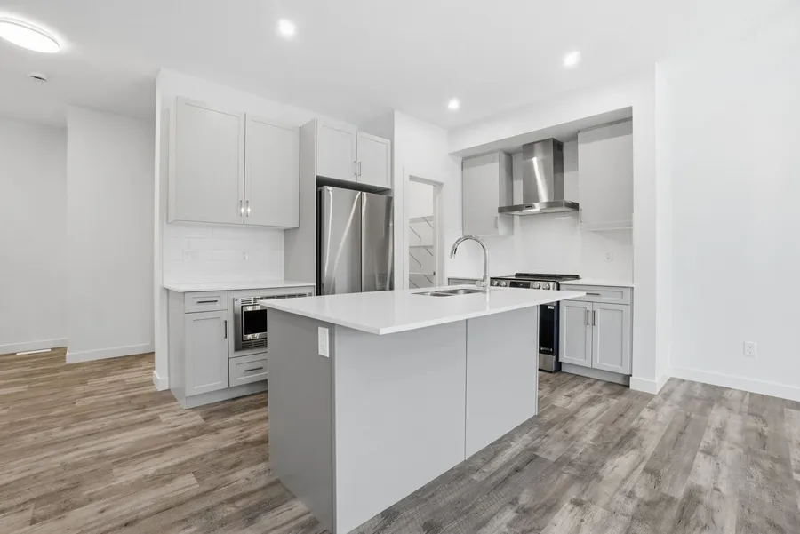 #5 5122 213A St NW, photo 2