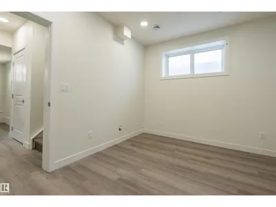 10446 142 ST NW photo 29