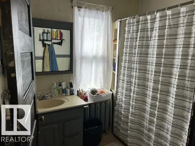 10848 93 ST NW photo 10