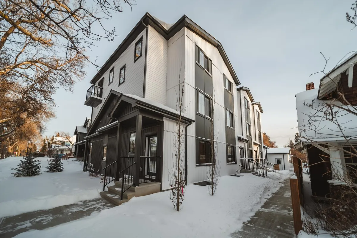 11121 62 Street exterior