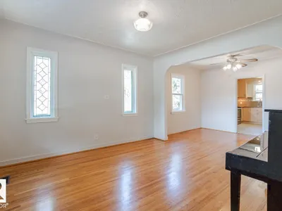 8736 76 AV NW photo 12