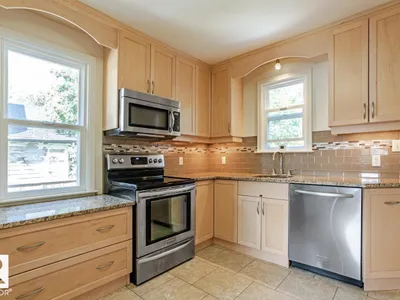 8736 76 AV NW photo 22