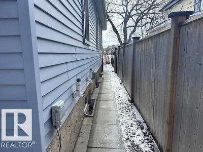 8736 76 AV NW photo 6