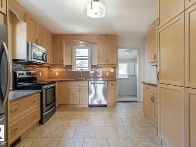 8736 76 AV NW photo 19