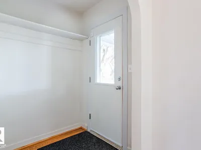 8736 76 AV NW photo 8