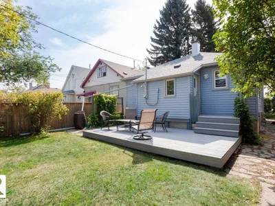 8736 76 AV NW photo 44