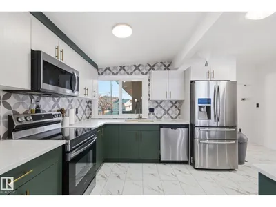 8043 135 AV NW photo 13