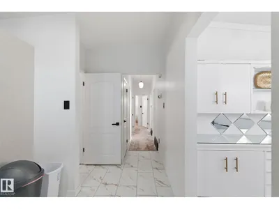 8043 135 AV NW photo 16