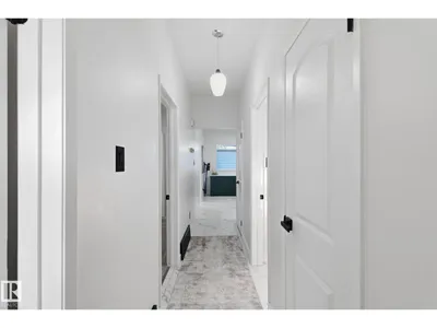 8043 135 AV NW photo 17