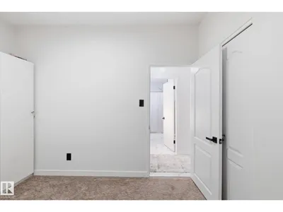 8043 135 AV NW photo 29