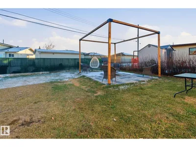 8043 135 AV NW photo 48