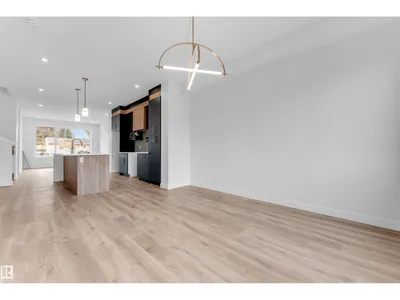 7934 77 AV NW photo 16