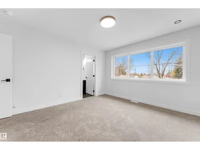 7934 77 AV NW photo 33