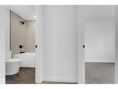 7934 77 AV NW photo 34