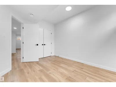 7934 77 AV NW photo 46