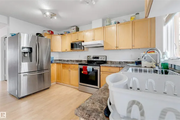 #48 2503 24 ST NW photo 3