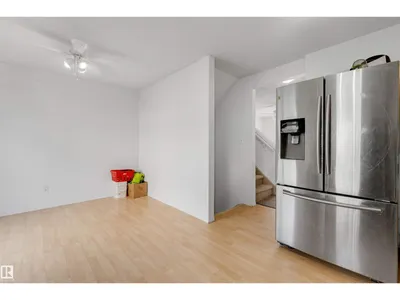 #48 2503 24 ST NW photo 4