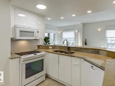 #606 10108 125 ST NW photo 15