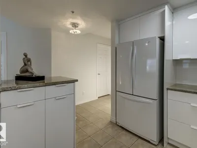 #606 10108 125 ST NW photo 16
