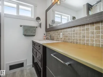 7607 70 AV NW photo 20