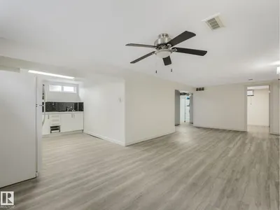 7607 70 AV NW photo 28