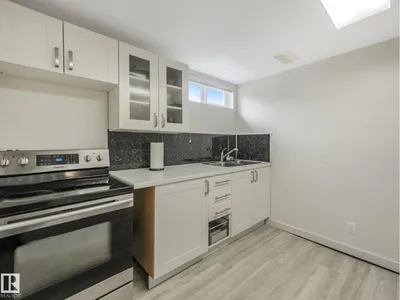 7607 70 AV NW photo 29