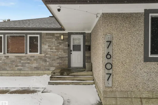 7607 70 AV NW photo 3