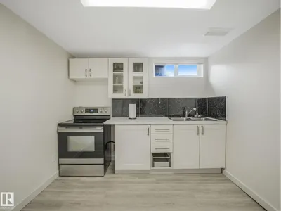 7607 70 AV NW photo 30