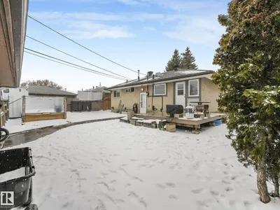 7607 70 AV NW photo 5