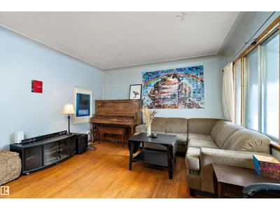 10124 88 AV NW photo 4