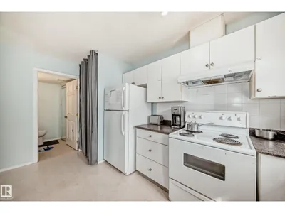 10711A 95 ST NW photo 5