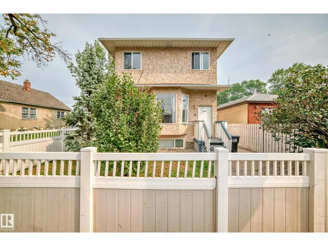 10711A 95 ST NW, Edmonton