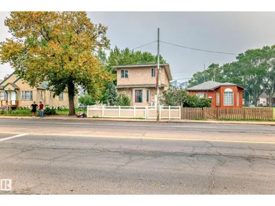 10711A 95 ST NW photo 26