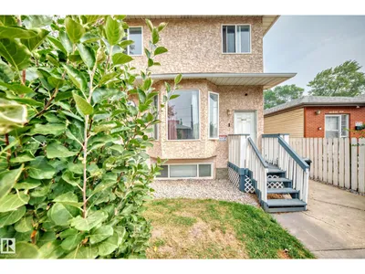 10711A 95 ST NW photo 31