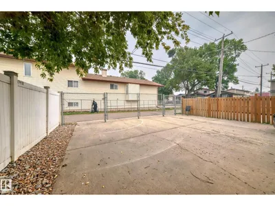 10711A 95 ST NW photo 35