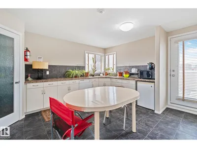 9512 154 ST NW photo 42