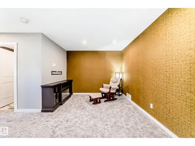 143 LARCH CR photo 37