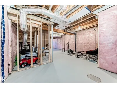143 LARCH CR photo 40