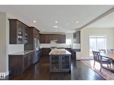 5512 64 ST photo 12