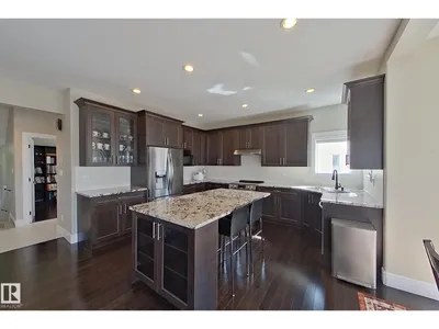 5512 64 ST photo 13