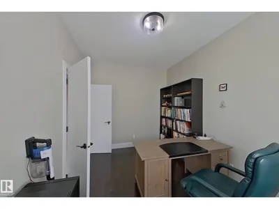 5512 64 ST photo 18