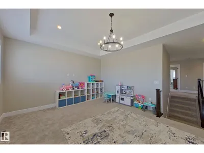 5512 64 ST photo 23