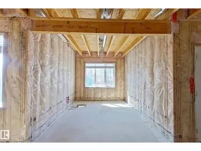 5512 64 ST photo 39