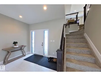 5512 64 ST photo 4