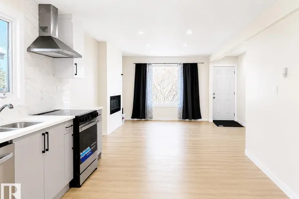 11519 137 AV NW photo 3