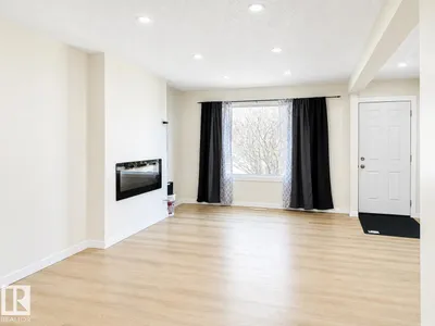 11519 137 AV NW photo 4