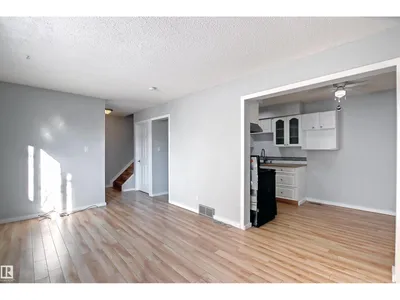 #11 14120 80 ST NW photo 25
