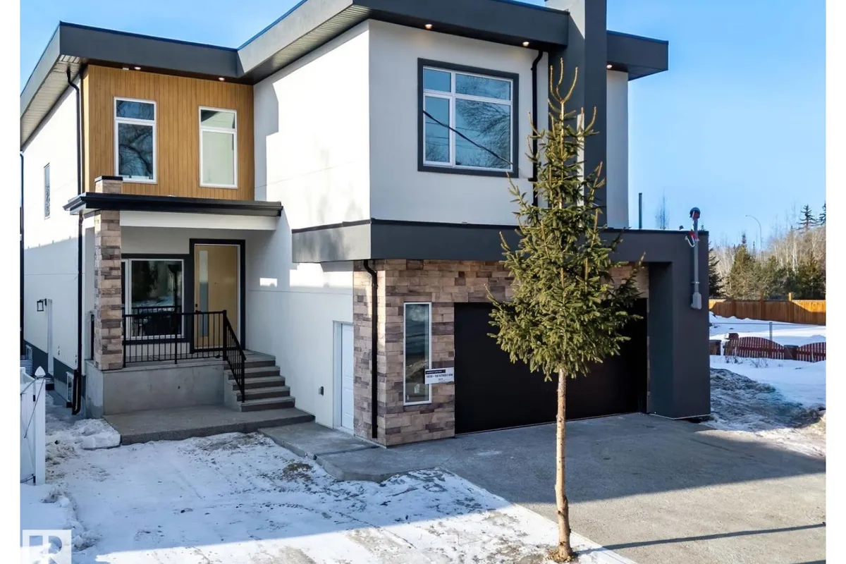 5820 110 ST NW exterior