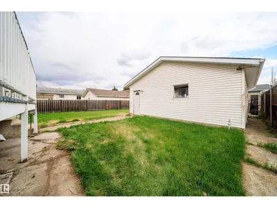 1771 37 ST NW photo 4
