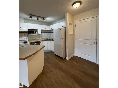 #136 16221 95 ST NW photo 13